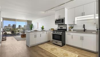 Holiday Parkway condo # 807, Honolulu, Hawaii - photo 4 of 15