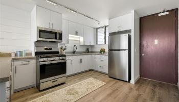 Holiday Parkway condo # 807, Honolulu, Hawaii - photo 5 of 15