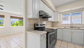 915  Mccully Street Moiliili, Honolulu home - photo 2 of 25