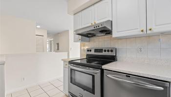 915  Mccully Street Moiliili, Honolulu home - photo 4 of 25