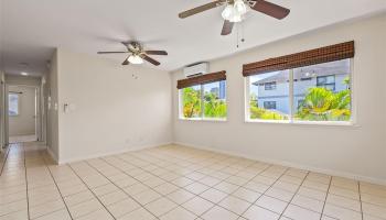 915  Mccully Street Moiliili, Honolulu home - photo 5 of 25