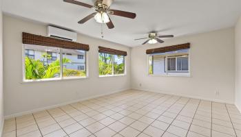 915  Mccully Street Moiliili, Honolulu home - photo 6 of 25