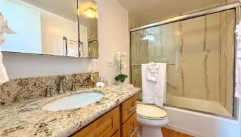 Royal Court condo # 16H, Honolulu, Hawaii - photo 3 of 14