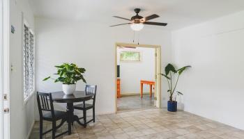 933 Ailuna Street Aina Haina Area, Diamond Head home - photo 2 of 16 933 Ailuna Street Aina Haina Area, Diamond Head home - photo 2 of 16