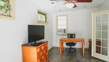 933 Ailuna Street Aina Haina Area, Diamond Head home - photo 4 of 16 933 Ailuna Street Aina Haina Area, Diamond Head home - photo 4 of 16