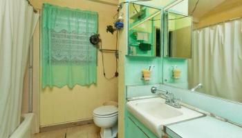 94-551 Awamoi St Waipahu Gardens, Waipahu home - photo 4 of 10 94-551 Awamoi St Waipahu Gardens, Waipahu home - photo 4 of 10
