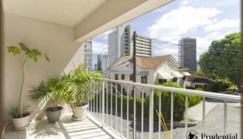 968 Spencer St condo # 305, Honolulu, Hawaii - photo 4 of 10 968 Spencer St condo # 305, Honolulu, Hawaii - photo 4 of 10