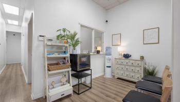 98-1247 Kaahumanu St Aiea Oahu commercial real estate photo2 of 10