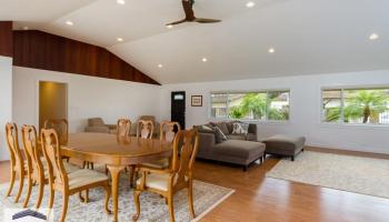 984 Waiholo St Honolulu - Rental - photo 2 of 18