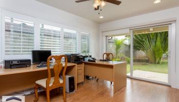 984 Waiholo St Honolulu - Rental - photo 5 of 18