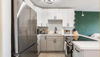 Highlander condo # 401, Aiea, Hawaii - photo 4 of 23