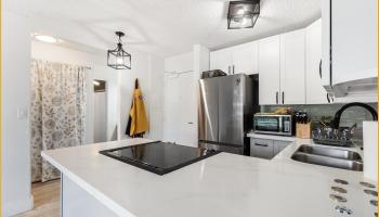 Highlander condo # 401, Aiea, Hawaii - photo 5 of 23