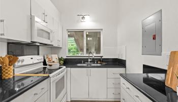 Newtown Meadows condo # 8B2, Aiea, Hawaii - photo 4 of 20