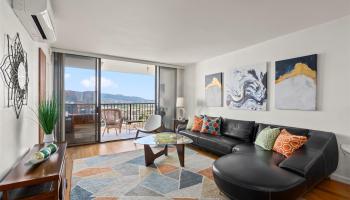 Franklin Towers condo # 35B, Honolulu, Hawaii - photo 1 of 25