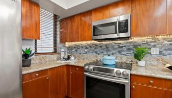 Franklin Towers condo # 35B, Honolulu, Hawaii - photo 6 of 25