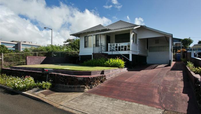 1015  12th Ave Kaimuki, Diamond Head home - photo 1 of 23