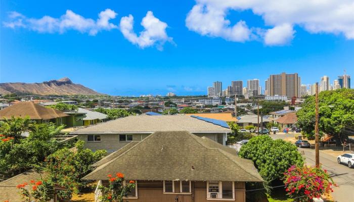 1017  2nd Ave Kaimuki, Diamond Head home - photo 1 of 25