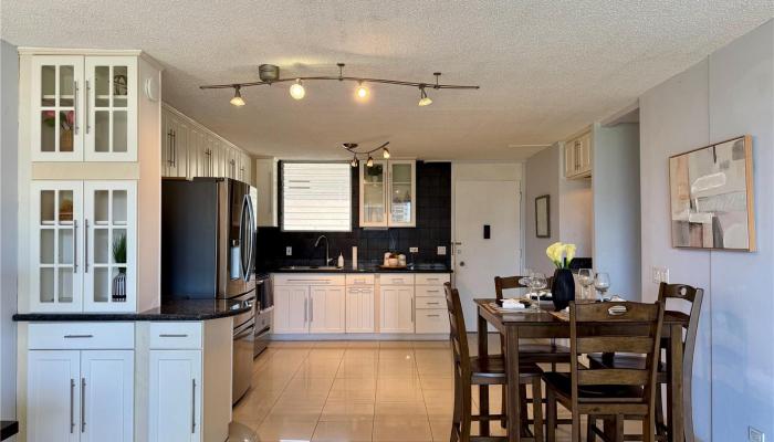 Surfview condo # 302, Honolulu, Hawaii - photo 1 of 18