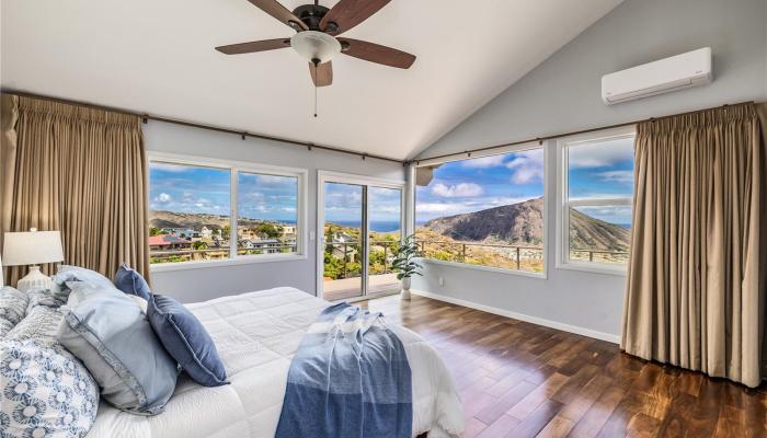 1048  Kaupaku Place Mariners Ridge, Hawaii Kai home - photo 1 of 25