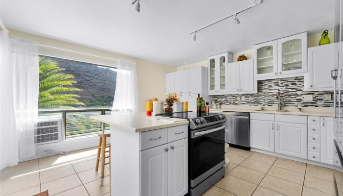 1090 Kumukumu Street townhouse # C, Honolulu, Hawaii - photo 1 of 19