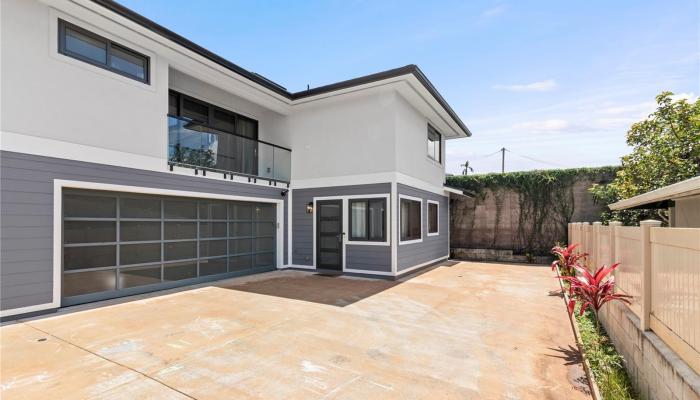 1124  Kilani Ave Wahiawa Area, Central home - photo 1 of 15
