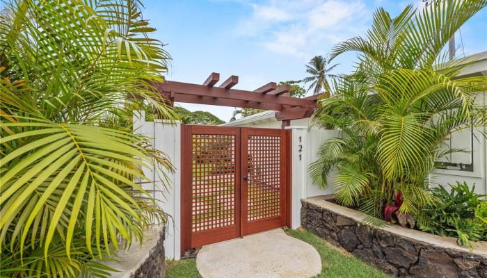 121  Kaha Street Koolaupoko, Kailua home - photo 1 of 25