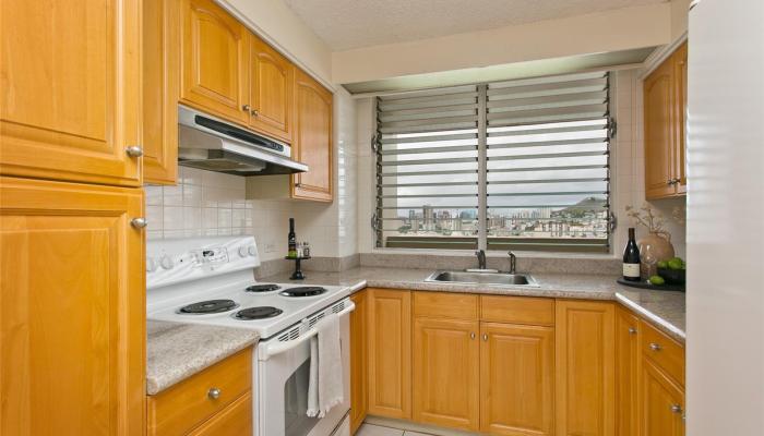 Banyan Tree Plaza condo # 1503, Honolulu, Hawaii - photo 1 of 1