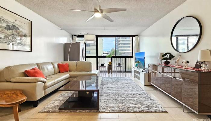 Victoria Towers condo # 402, Honolulu, Hawaii - photo 1 of 24