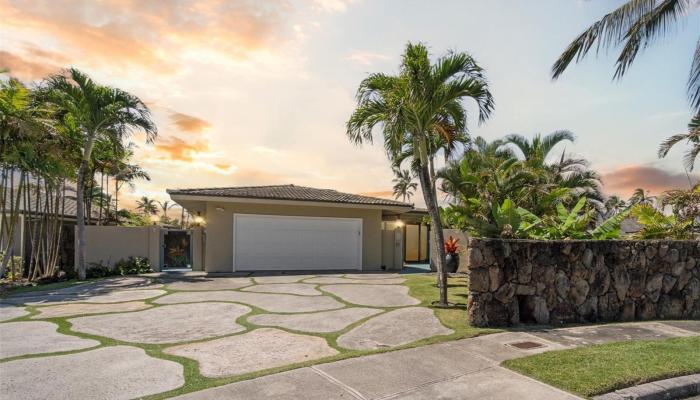 144  Kaimoani Way Beachside, Kailua home - photo 1 of 1