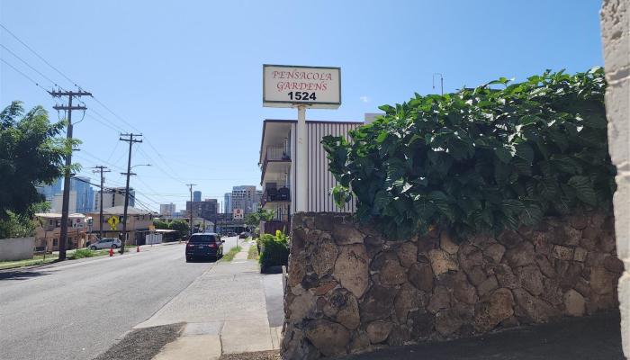Pensacola Gardens condo # 210, Honolulu, Hawaii - photo 1 of 11