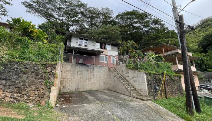 1625  Kalaepaa Dr Kalihi Valley, Honolulu home - photo 1 of 2