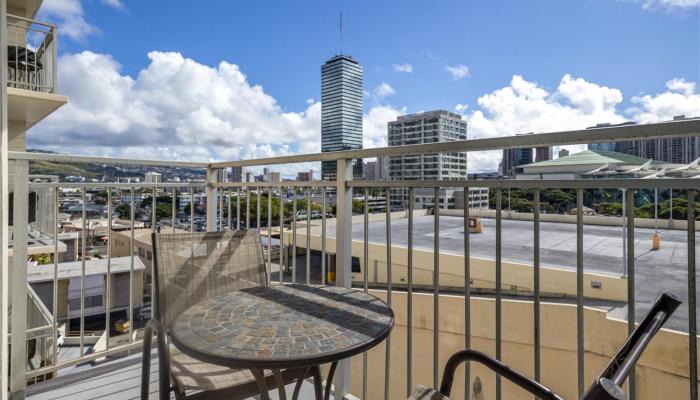 Kapiolani Manor condo # 812, Honolulu, Hawaii - photo 1 of 25