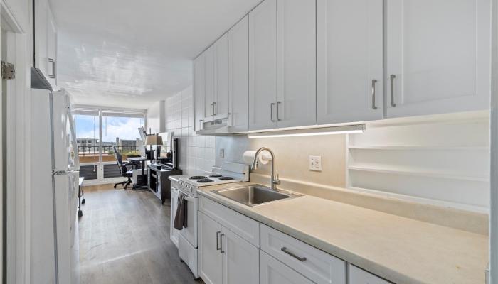 Punahou Hale/Oahuan Tower L condo # 1005, Honolulu, Hawaii - photo 1 of 22