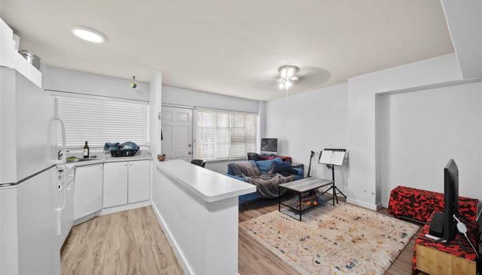 Commodore Waikiki condo # 112, Honolulu, Hawaii - photo 1 of 21