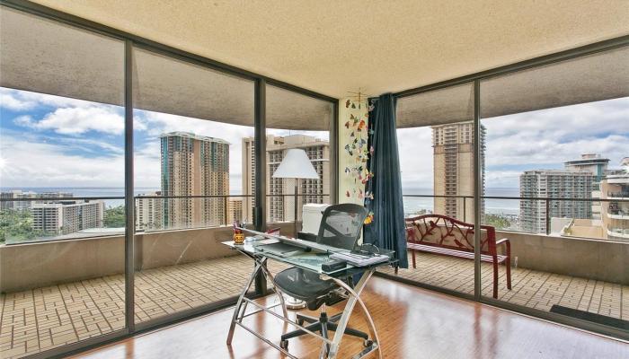 Canterbury Pl condo # 25A, Honolulu, Hawaii - photo 1 of 20