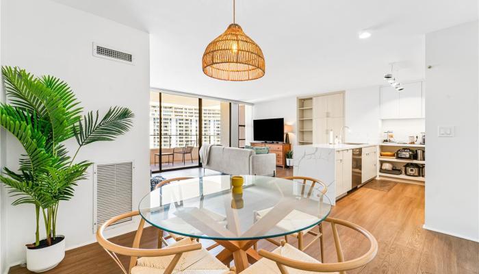 Canterbury Pl condo # 32E, Honolulu, Hawaii - photo 1 of 18