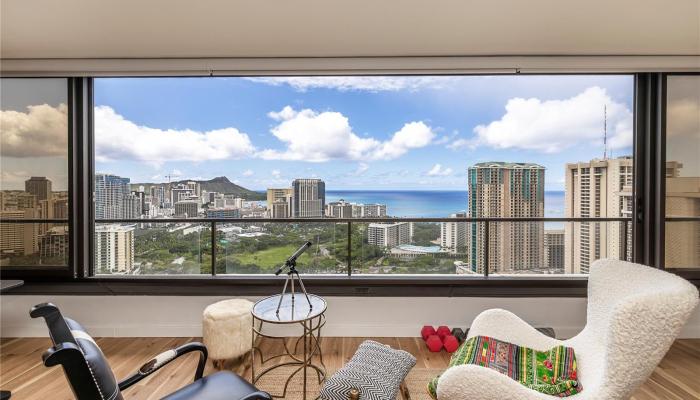 Canterbury Pl condo # 35C, Honolulu, Hawaii - photo 1 of 11