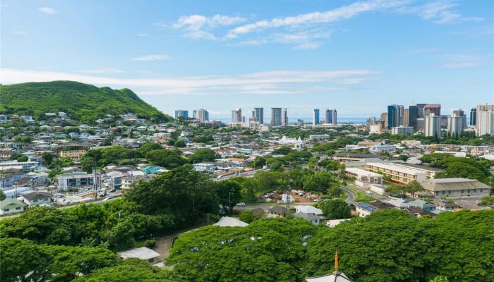 Nuuanu Parkside condo # 1602, Honolulu, Hawaii - photo 1 of 1