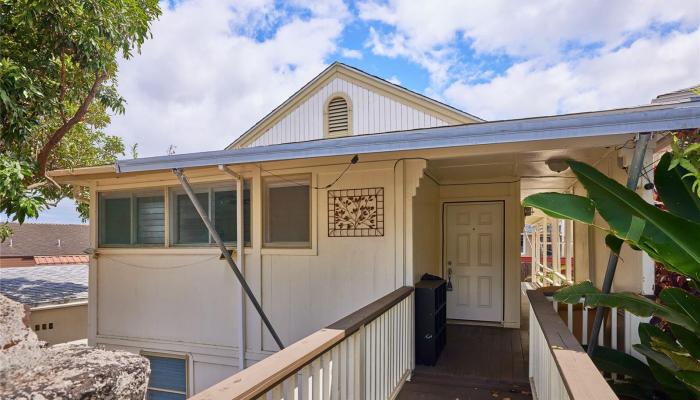 206  Madeira Street Punchbowl Area, Honolulu home - photo 1 of 17