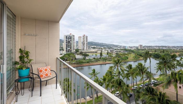 Hale Moani condo # 1003, Honolulu, Hawaii - photo 1 of 20