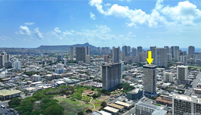 Parkside Tower condo # 403, Honolulu, Hawaii - photo 1 of 25