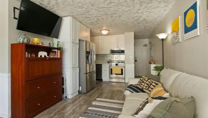 Governor Cleghorn condo # 506, Honolulu, Hawaii - photo 1 of 14