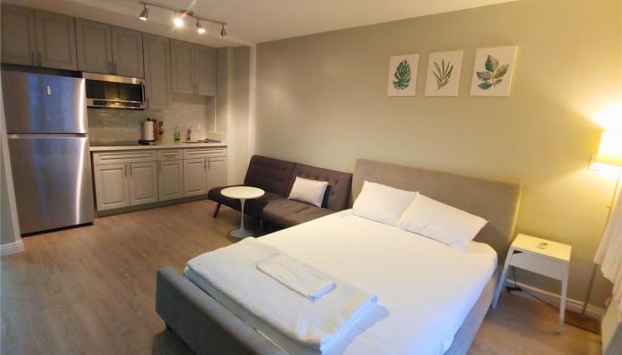 Fairway Villa condo # 1010, Honolulu, Hawaii - photo 1 of 7