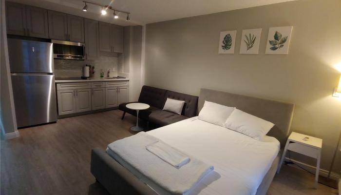 Fairway Villa condo # 1010, Honolulu, Hawaii - photo 1 of 8