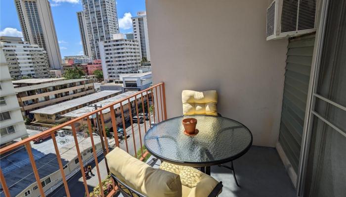 Hawaiian Crown condo # 703, Honolulu, Hawaii - photo 1 of 1