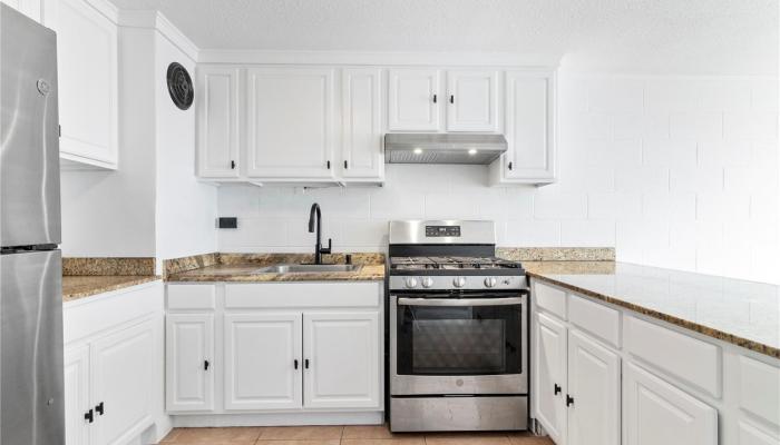 Varsity House condo # 101, Honolulu, Hawaii - photo 1 of 15