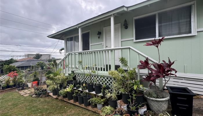 2506  SCHOOL Street Kalihi-lower, Honolulu home - photo 1 of 6