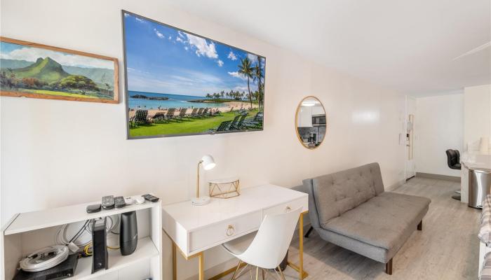 Tradewinds Plaza condo # 610, Honolulu, Hawaii - photo 1 of 24