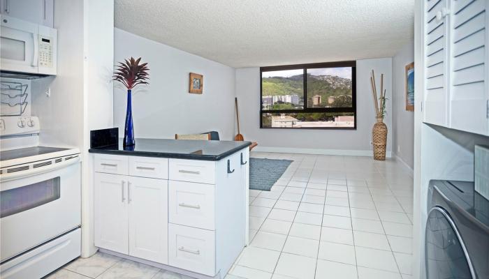 Kings Gate condo # 902, Honolulu, Hawaii - photo 1 of 1