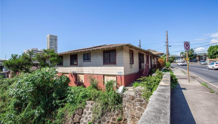 2827 Waialae Ave Honolulu - Multi-family - photo 1 of 1